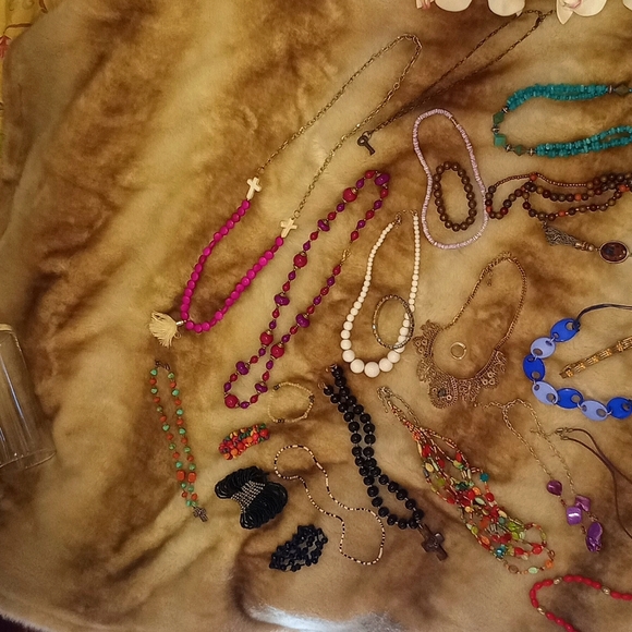 Huge lot of 31 pieces of costume jewelry - Picture 2 of 8